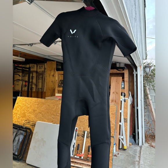VOLTE Premium Wetsuit - Picture 1 of 6